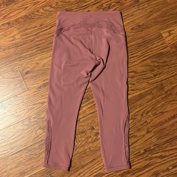 Lululemon lace accent cropped leggings - Picture 3 of 4